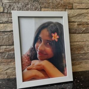 Personalized Classic Full-Bleed Solo Portrait Frame – Custom Aesthetic White Frame Gift
